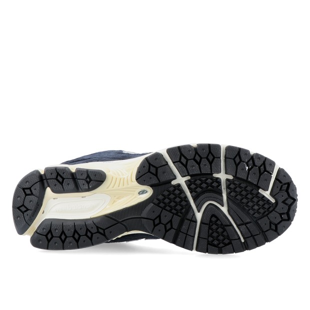 Sapatilha New Balance 2002-rca T