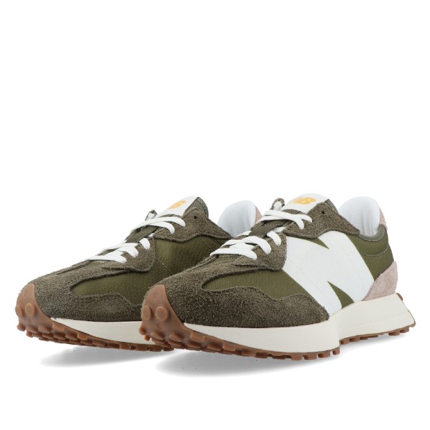 Sapatilha New Balance 327-cwb