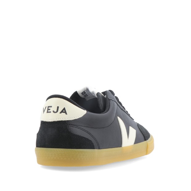 Veja Volley O.t. Leather Black_pierre