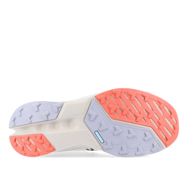 On Cloudsurfer Trail 2 - Ivory / Salmon