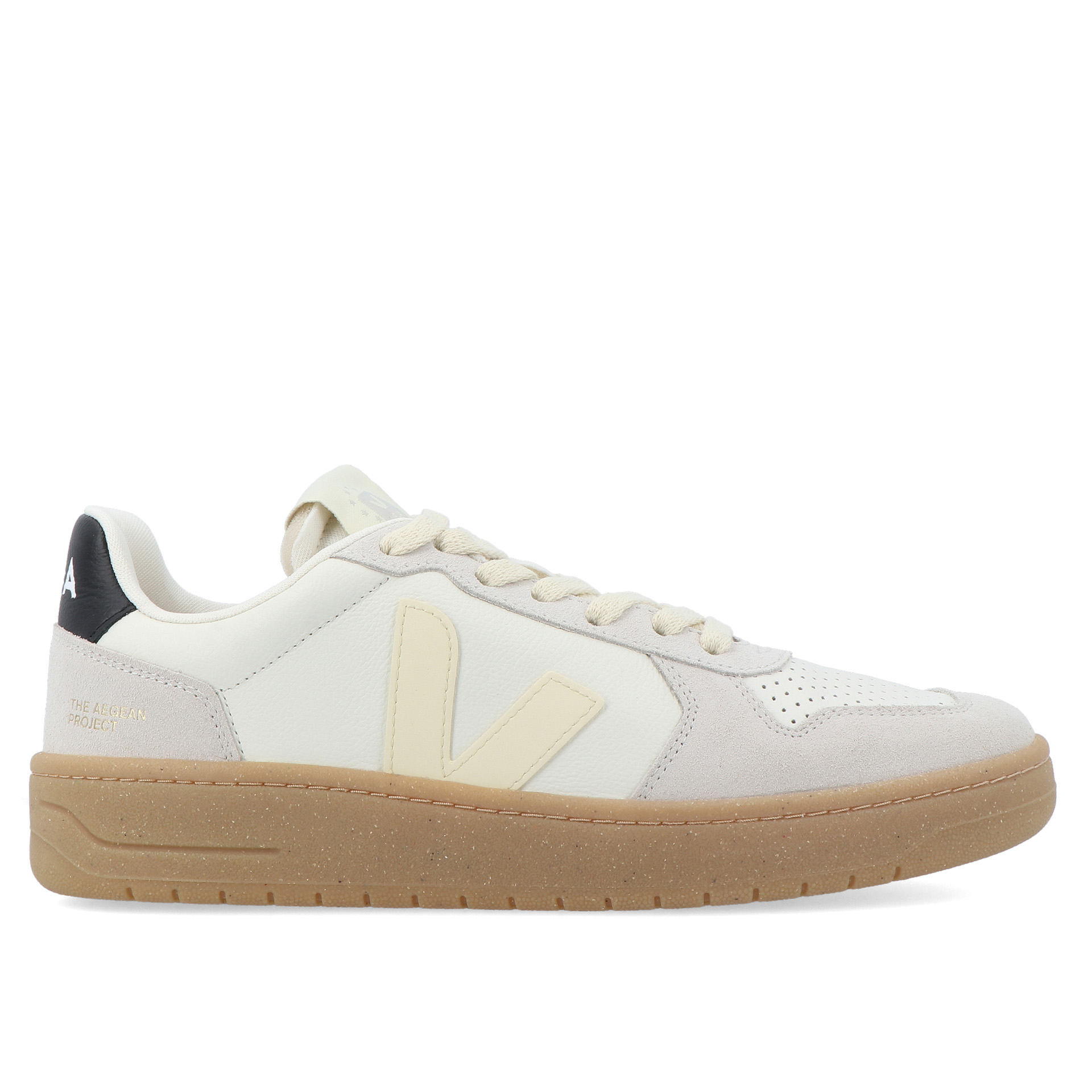 Veja V-82 Grained Leather Pure Calcaire Black