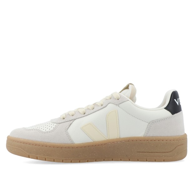 Veja V-82 Pure Calcaire Black