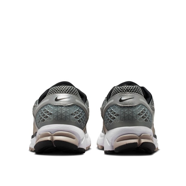 Nike Zoom Vomero 5 Metallic Silver / Black