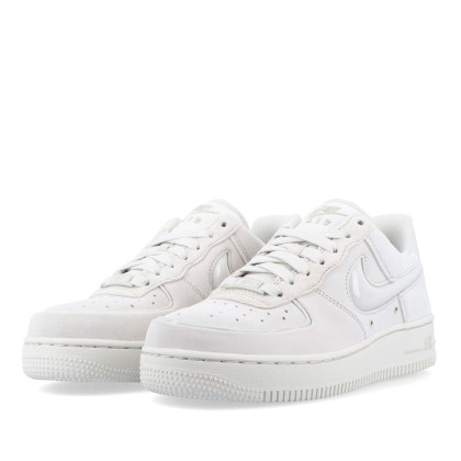 Nike Air Force 1  07 Light Bone / White