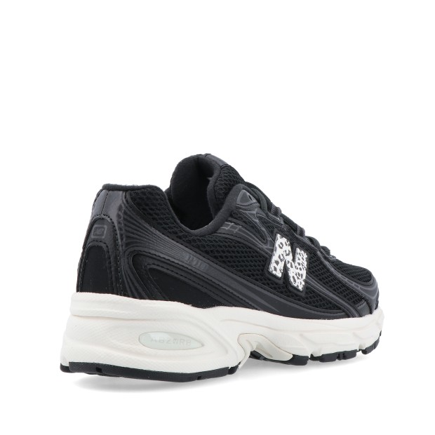 New Balance 740 Black