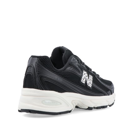 New Balance 740 Black