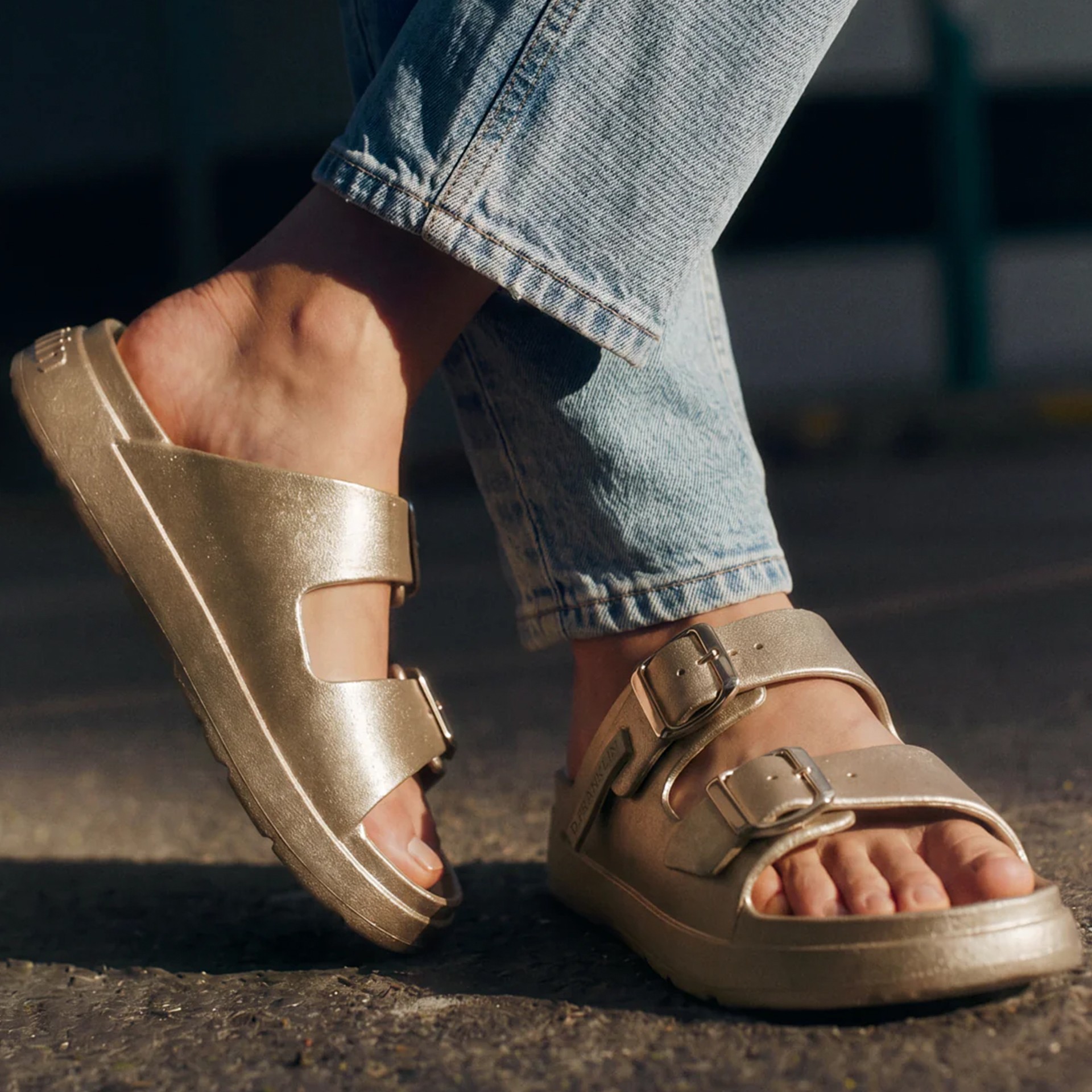 D.Franklin Vibe Foam 2 Buckles Met Light Gold