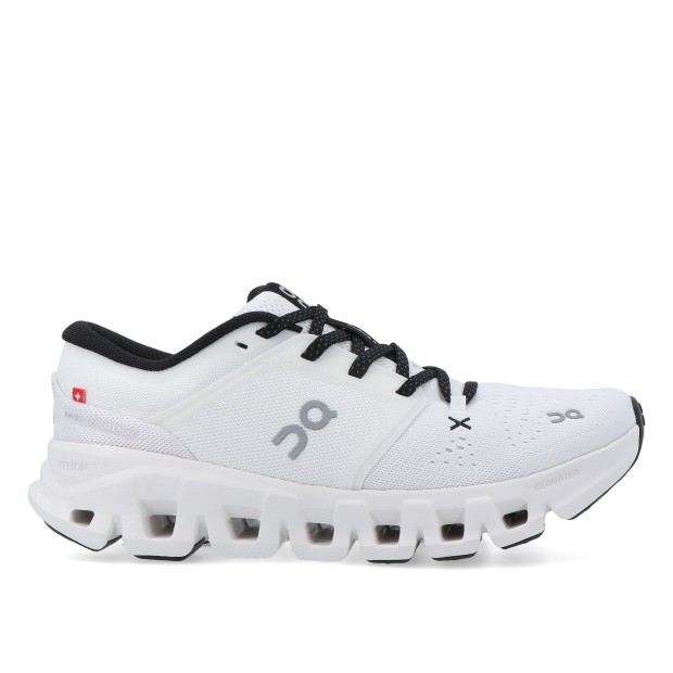 On Running Cloud X 5 W White / Black
