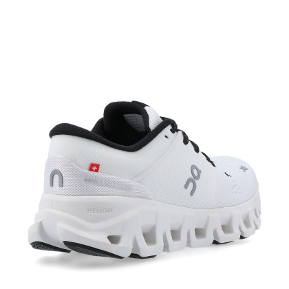 On Running Cloud X 5 W White / Black