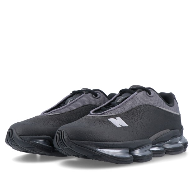 New Balance 2000s Black