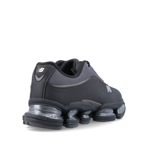 New Balance 2000s Black